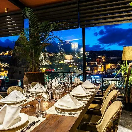 Hotel Carus 4*