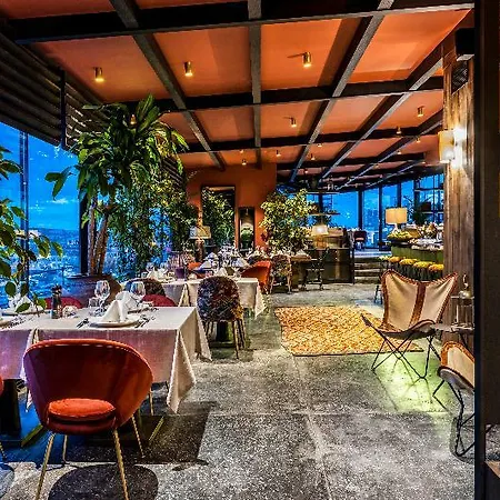 Carus Hotel 4*