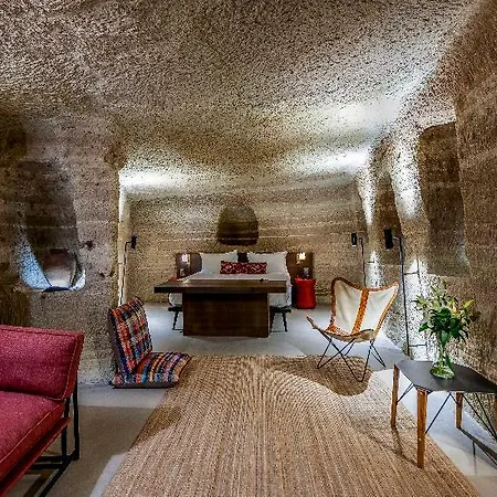 Carus Otel 4*