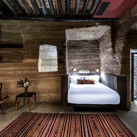 Otel Carus