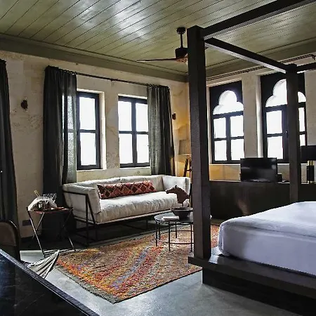 Otel Carus