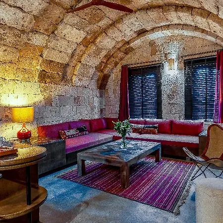 Carus Hotel 4*